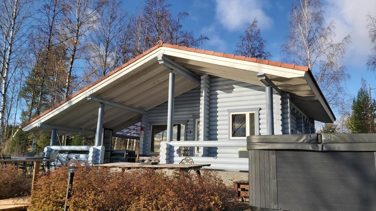 Jaervenrantamoekki Himoksella Poreammeella Jämsä Buitenkant foto