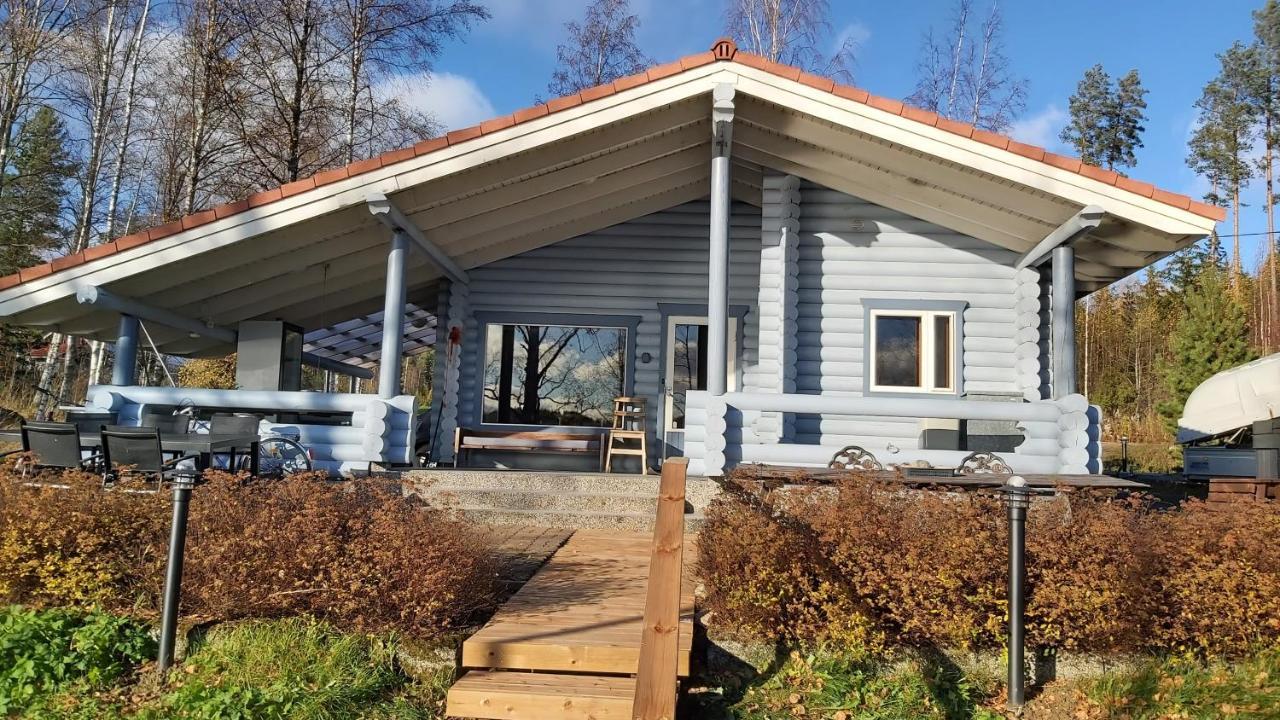 Jaervenrantamoekki Himoksella Poreammeella Jämsä Buitenkant foto